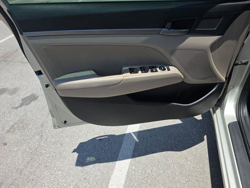 Used 2018 Hyundai Elantra Value Edition FWD image 9