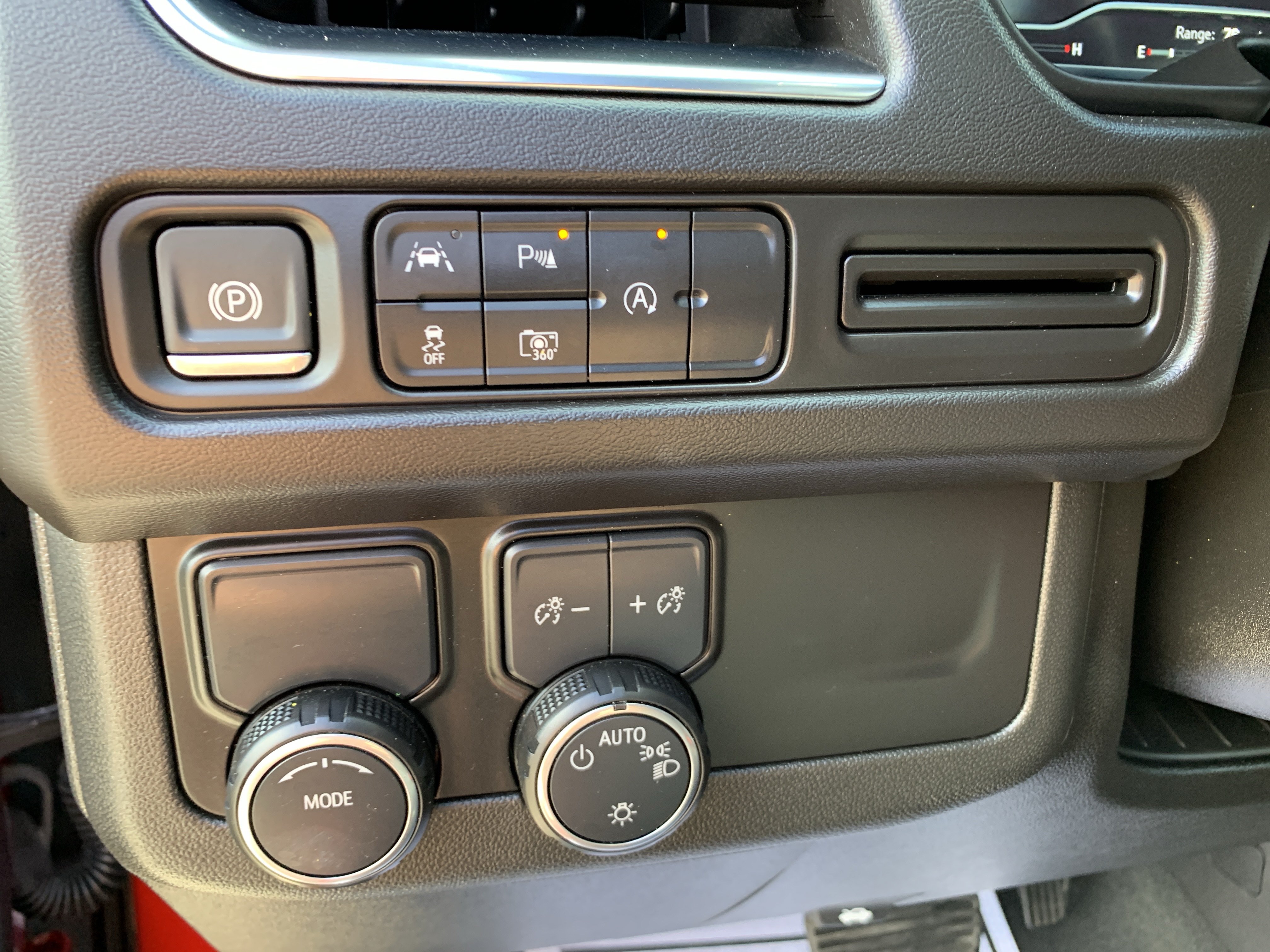 Used 2024 Chevrolet Suburban RST w/ Luxury Package RWD image 26