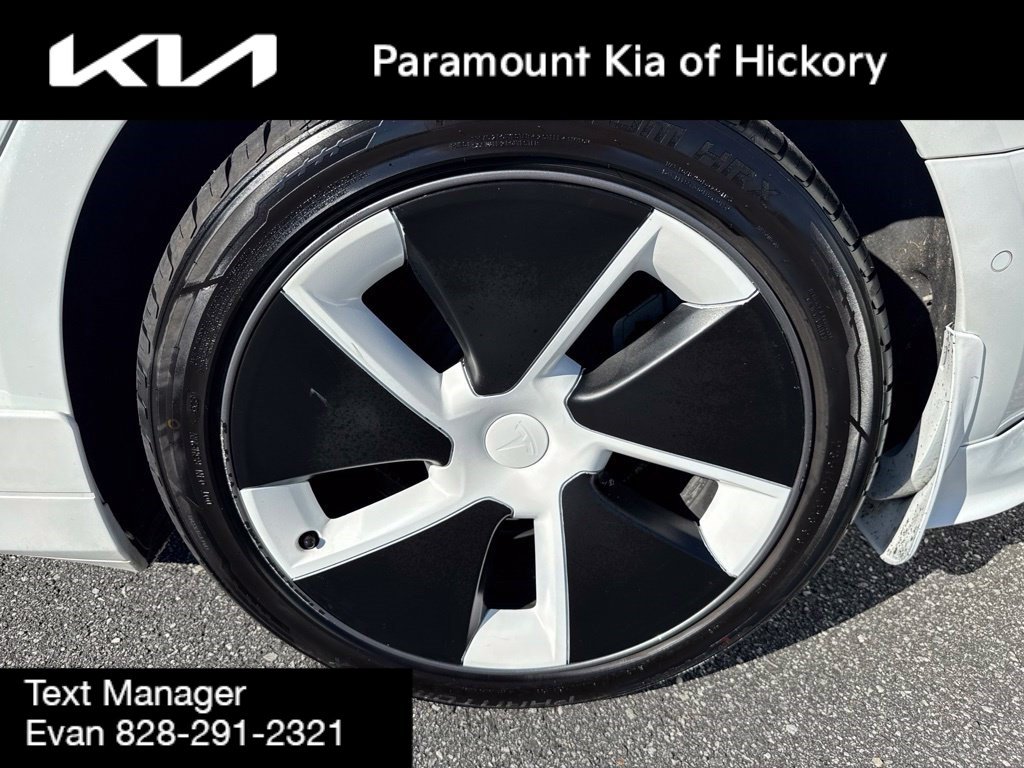 Used 2022 Tesla Model 3 Long Range AWD/4WD image 9