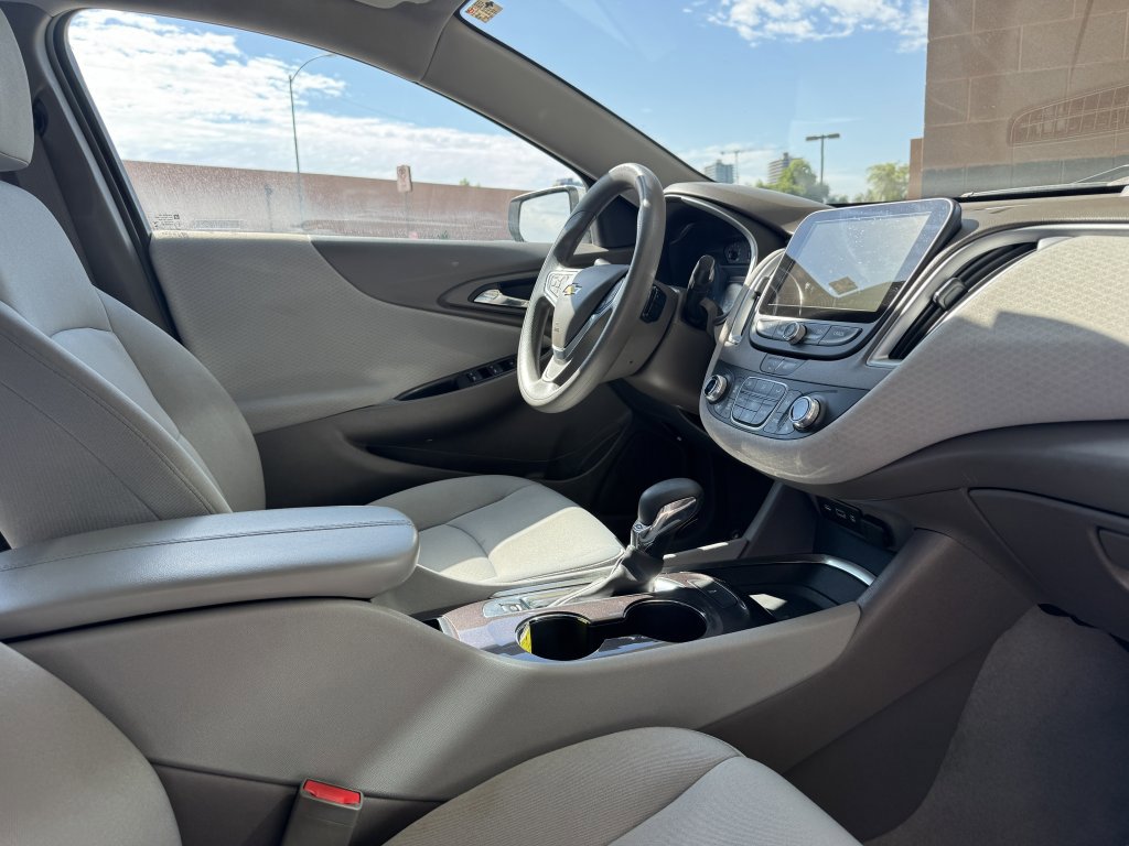 Used 2022 Chevrolet Malibu LT image 36