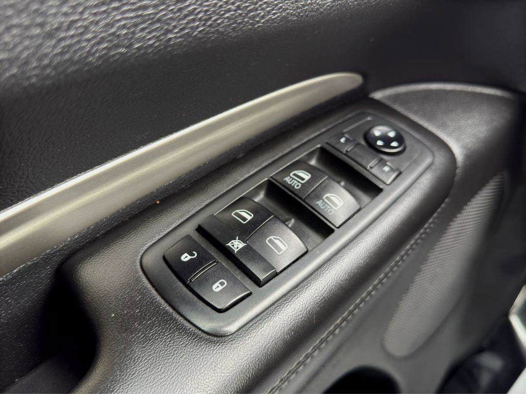 Used 2019 Dodge Durango SXT image 11