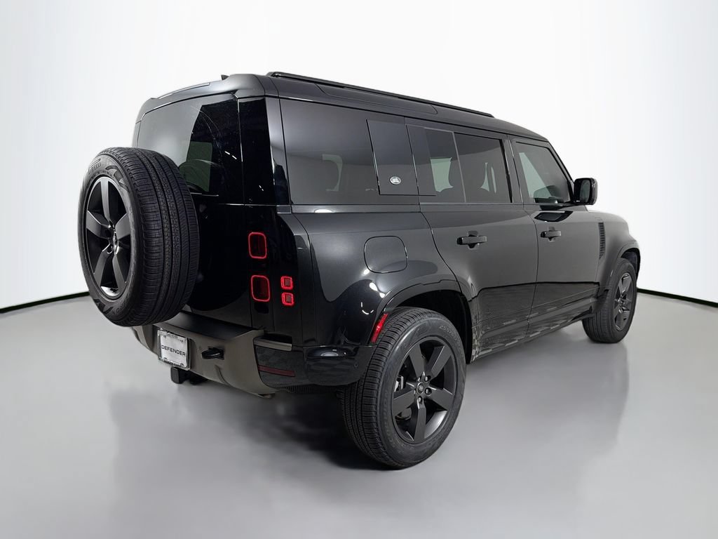Used 2024 Land Rover Defender 110 X-Dynamic SE AWD/4WD image 5