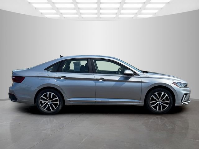 Used 2025 Volkswagen Jetta SE image 8