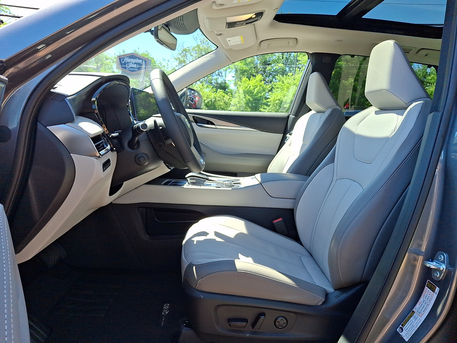 Certified 2026 INFINITI QX60 Luxe w/ Cargo Package AWD/4WD image 14