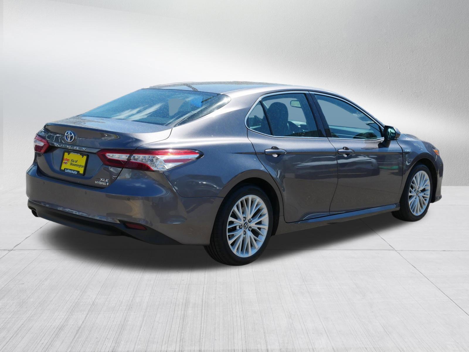 Used 2018 Toyota Camry XLE FWD image 7