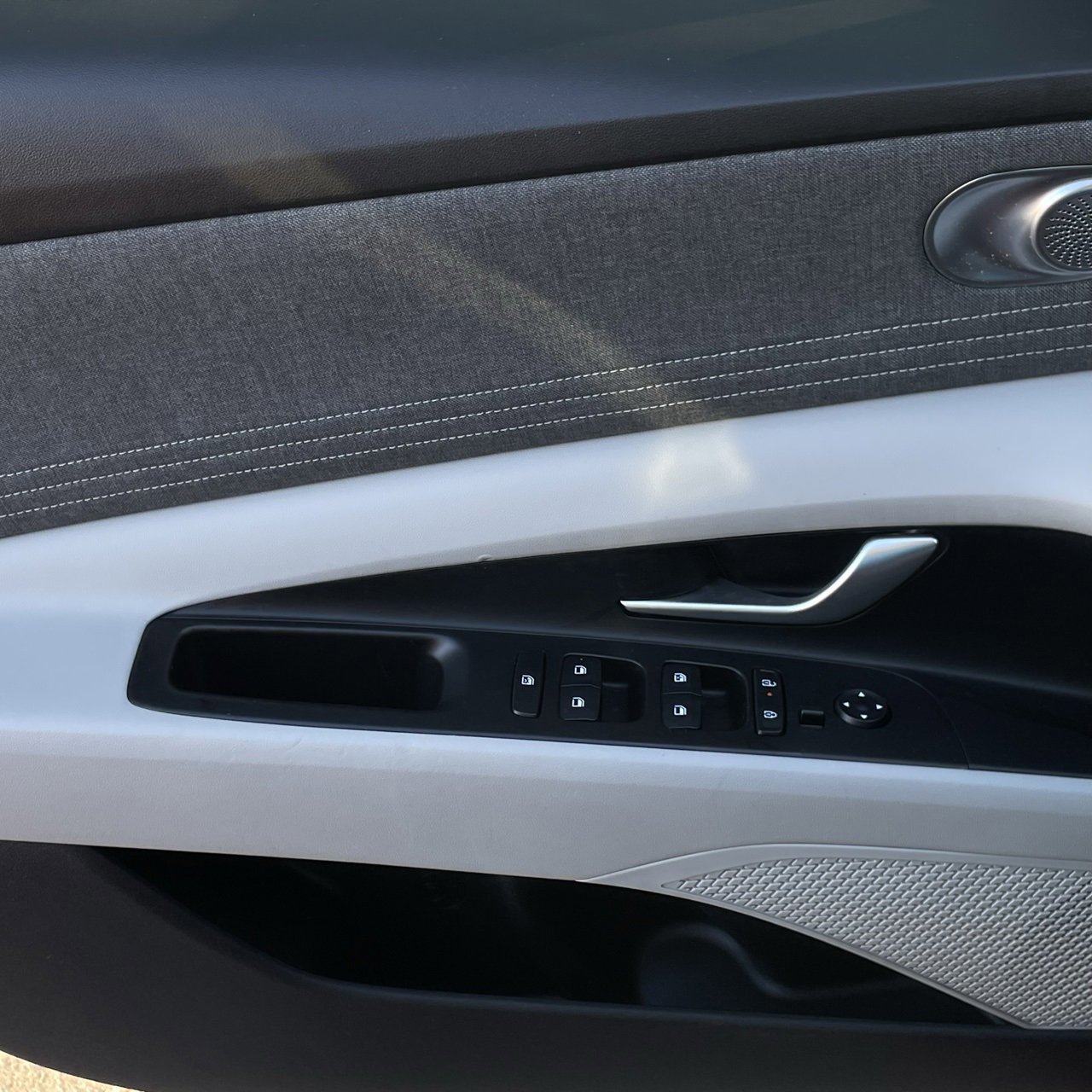 Used 2025 Hyundai Elantra Limited image 20