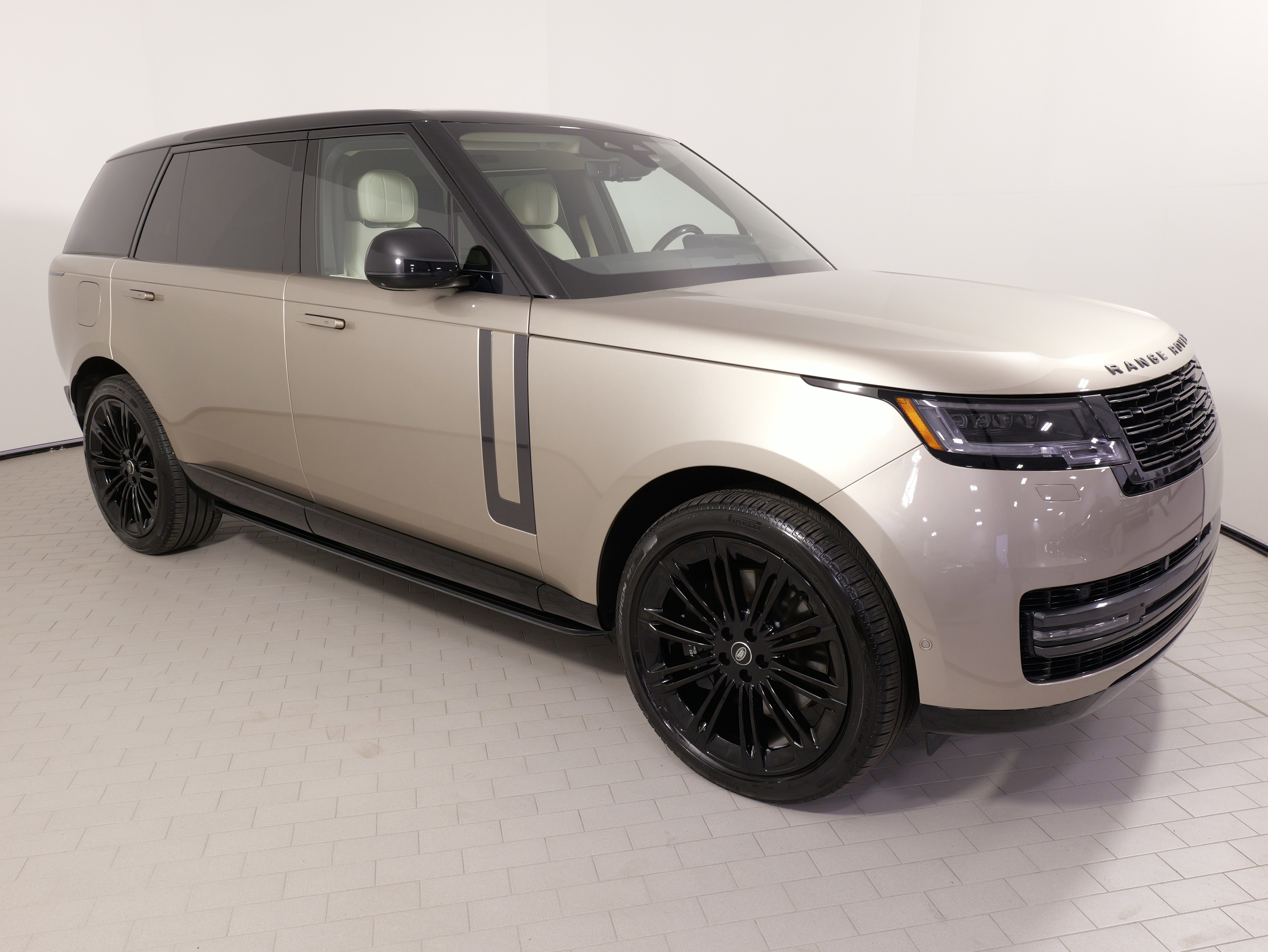 Used 2025 Land Rover Range Rover Long Wheelbase SE image 8