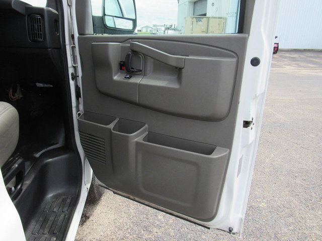 Used 2018 Chevrolet Express 2500 w/ Driver Convenience Package RWD image 12