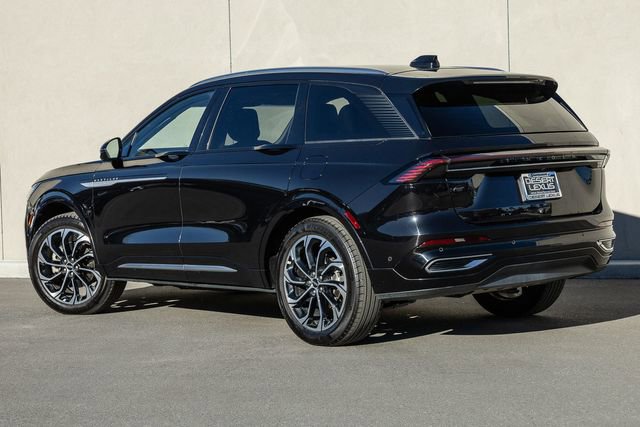 Used 2024 Lincoln Nautilus Reserve AWD/4WD image 3