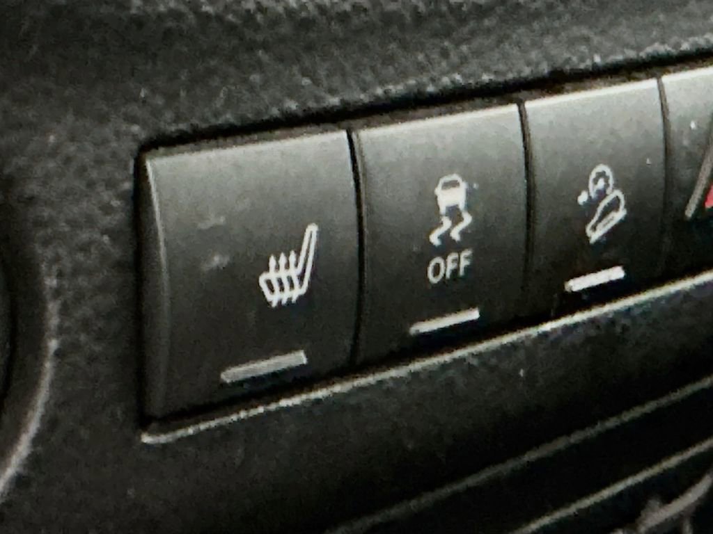 Used 2016 Jeep Wrangler Unlimited Rubicon w/ Connectivity Group image 18