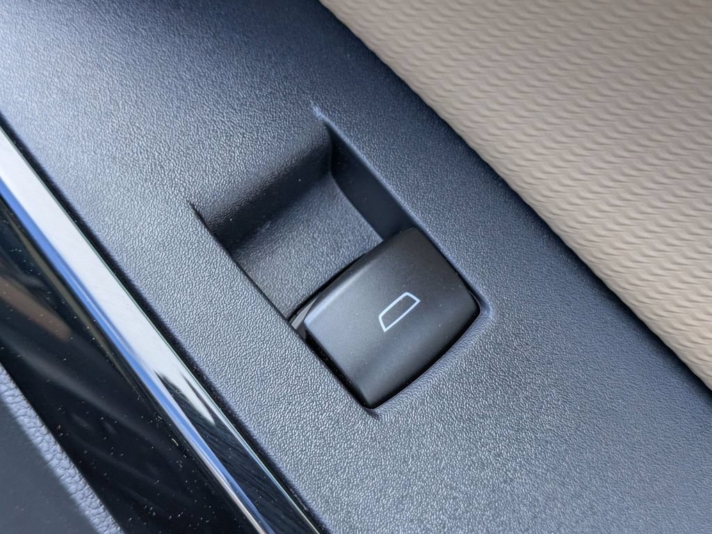 New 2026 Chevrolet Equinox ACTIV w/ Convenience Package III FWD image 38