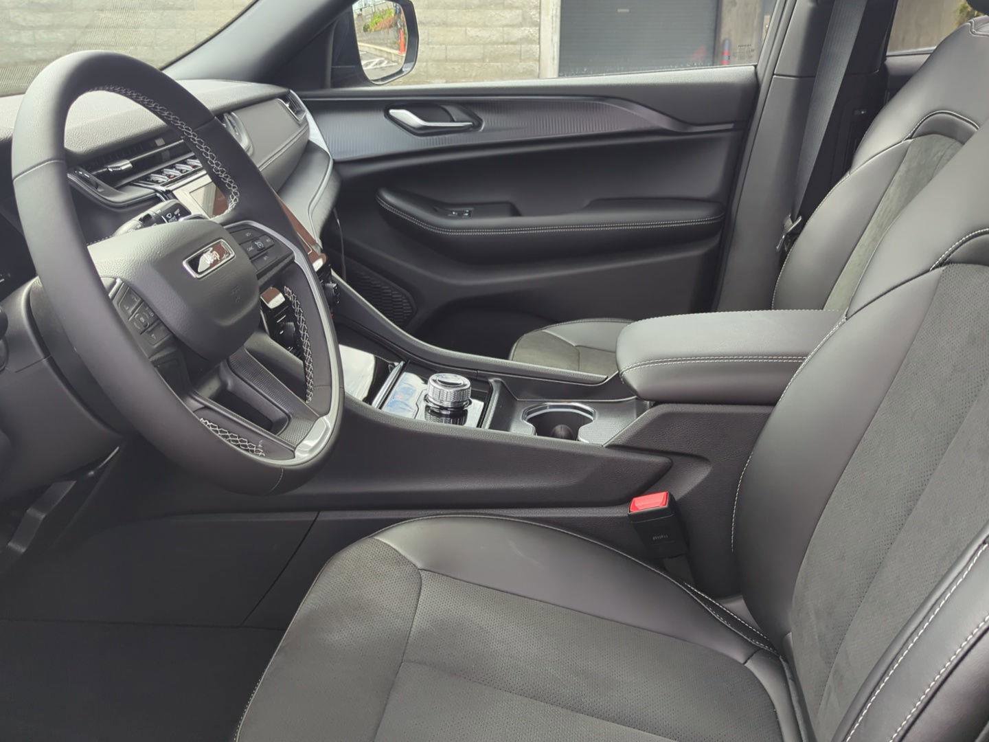 New 2025 Jeep Grand Cherokee L Altitude image 13