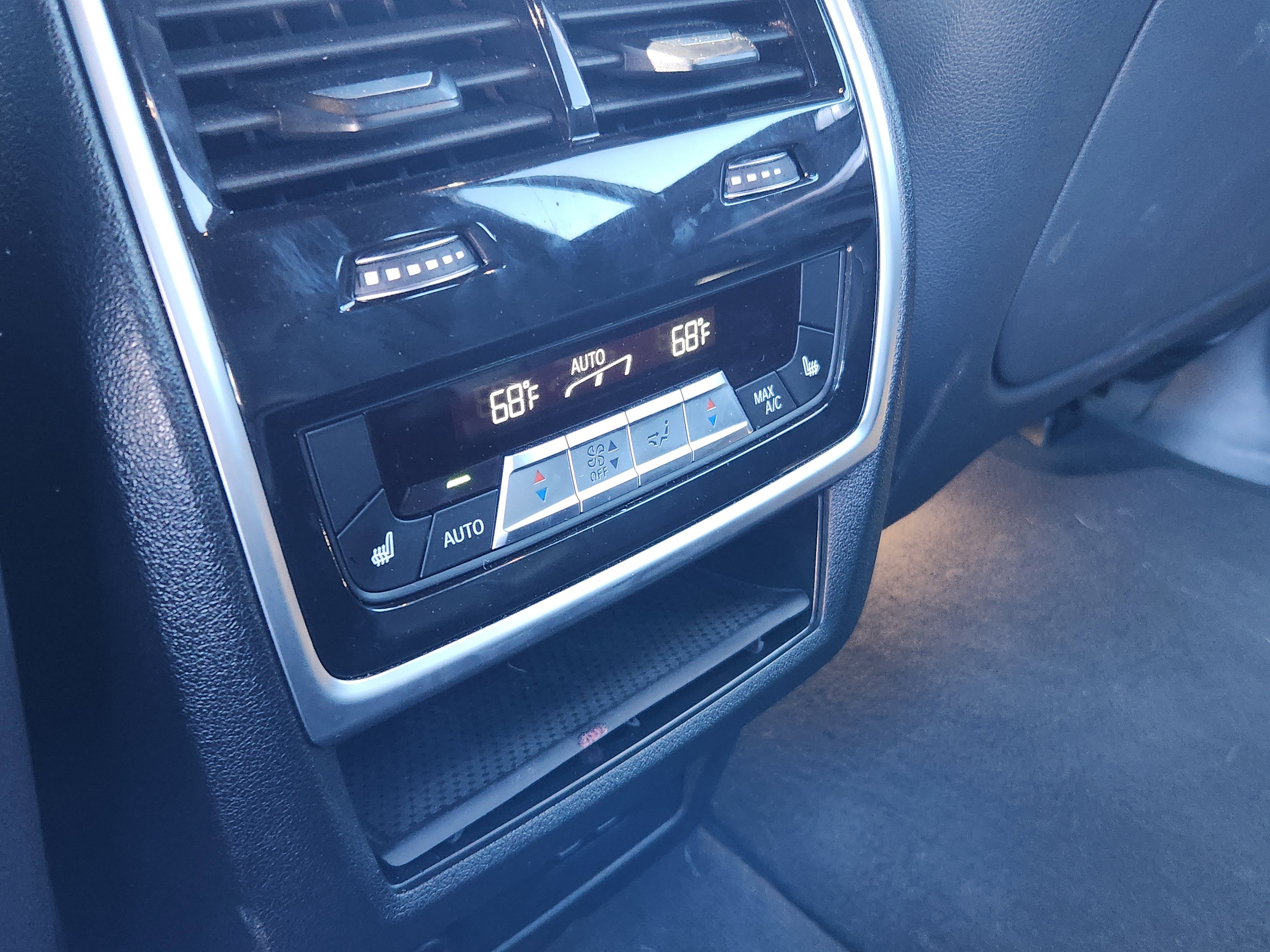 Used 2021 BMW X7 M50i w/ Executive Package image 20