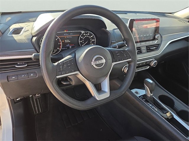 Used 2025 Nissan Altima 2.5 SV image 15