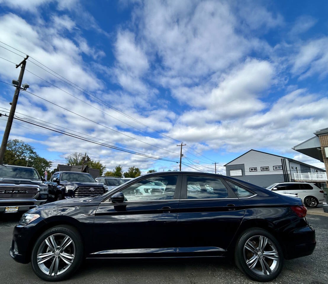 Used 2019 Volkswagen Jetta R-Line w/ R-Line Cold Weather Package FWD image 2