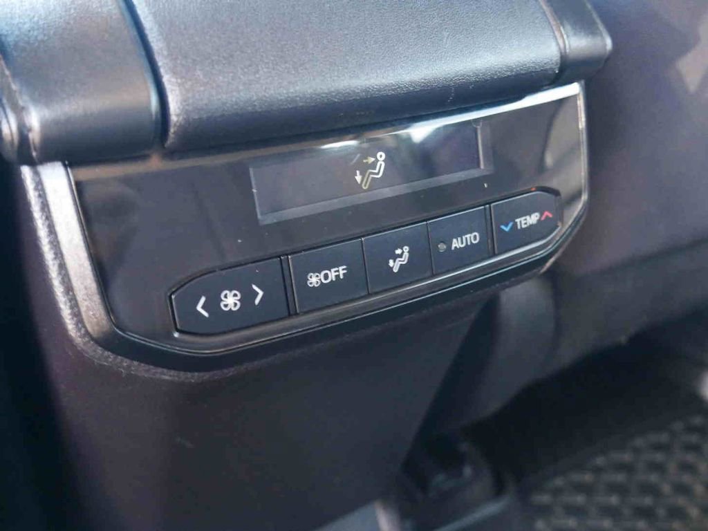 Used 2024 Toyota Highlander LE image 13