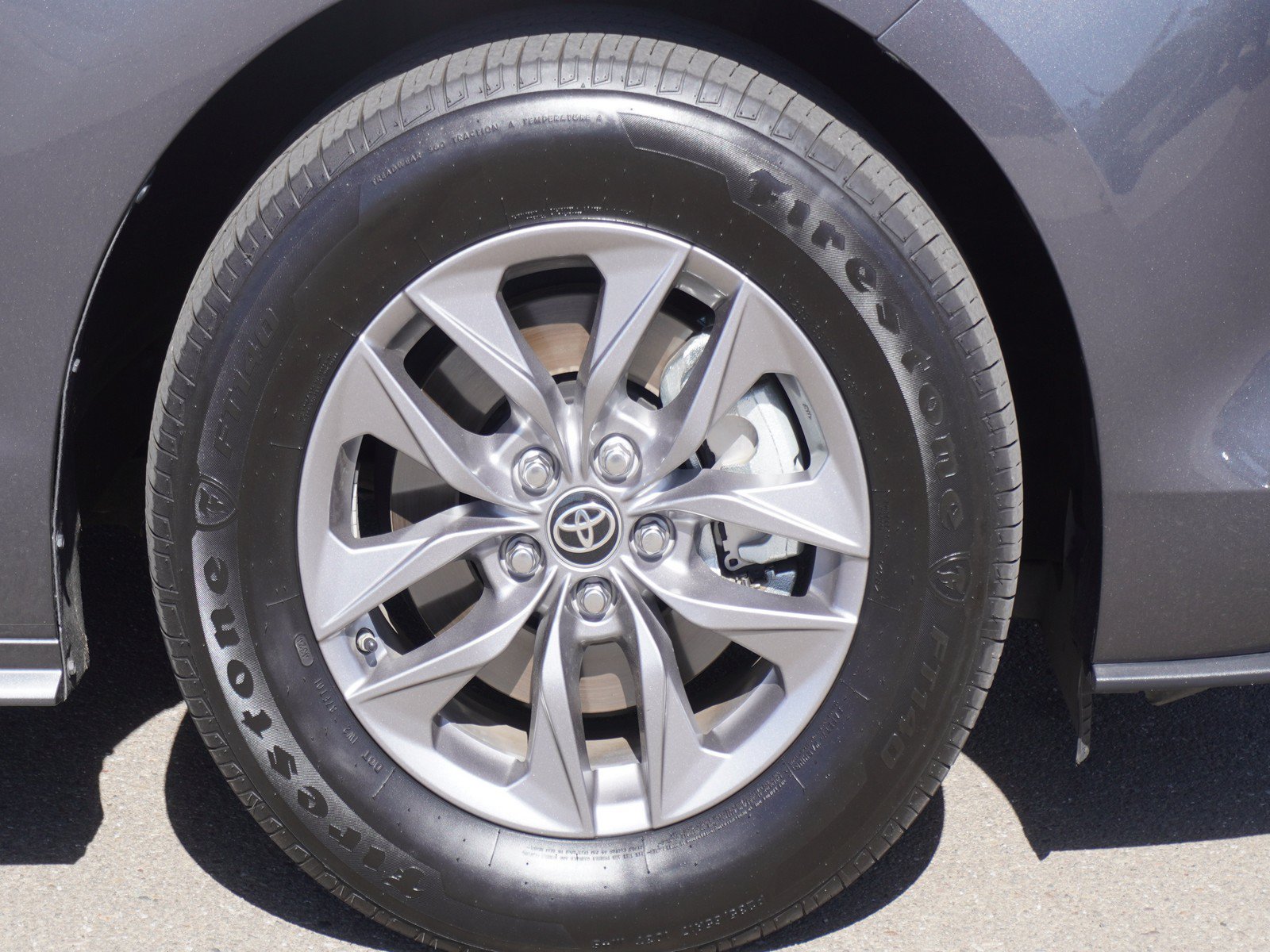 Used 2025 Toyota Sienna XLE w/ XLE Plus Package FWD image 5