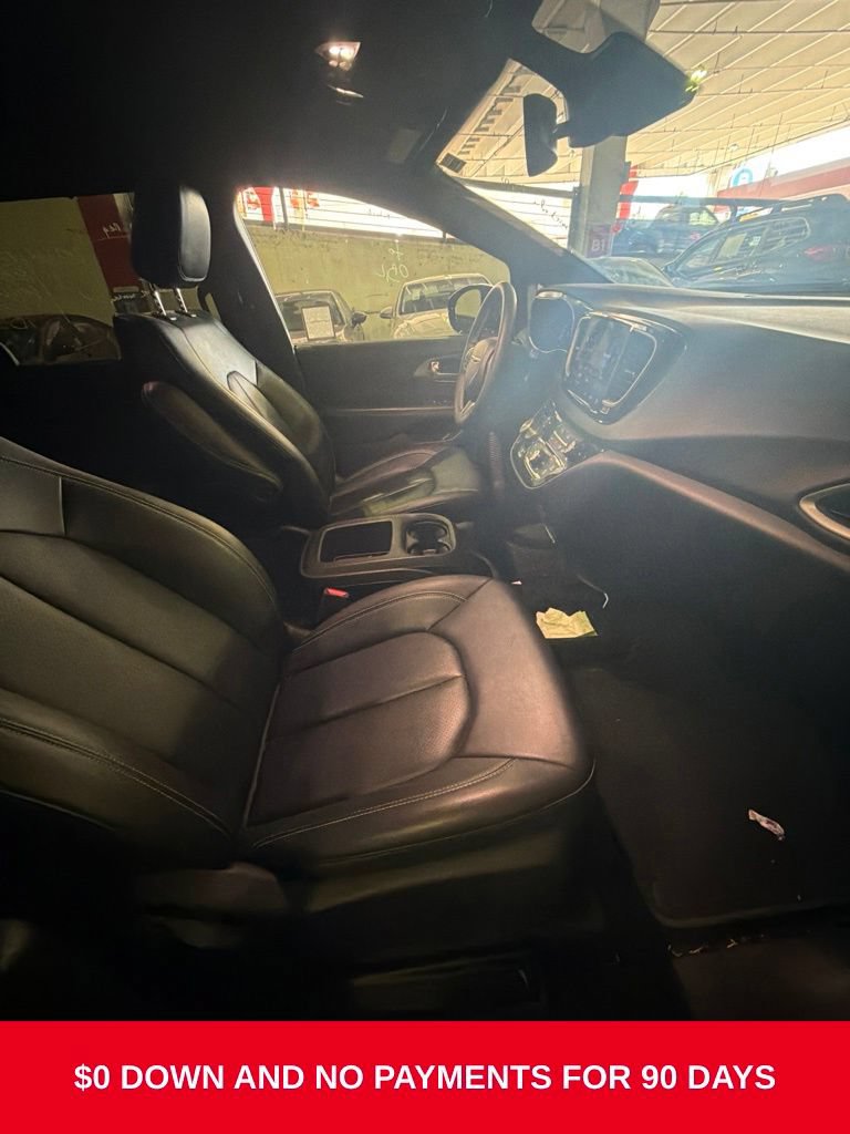 Used 2025 Chrysler Pacifica Select FWD image 8