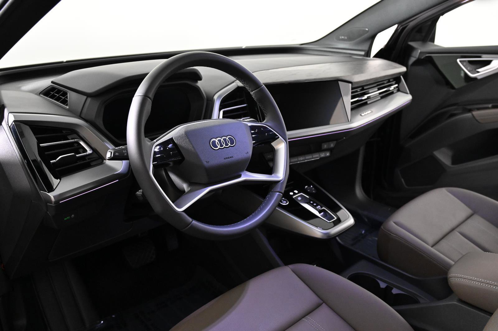 Used 2025 Audi Q4 e-tron Premium Plus w/ Premium Plus image 9