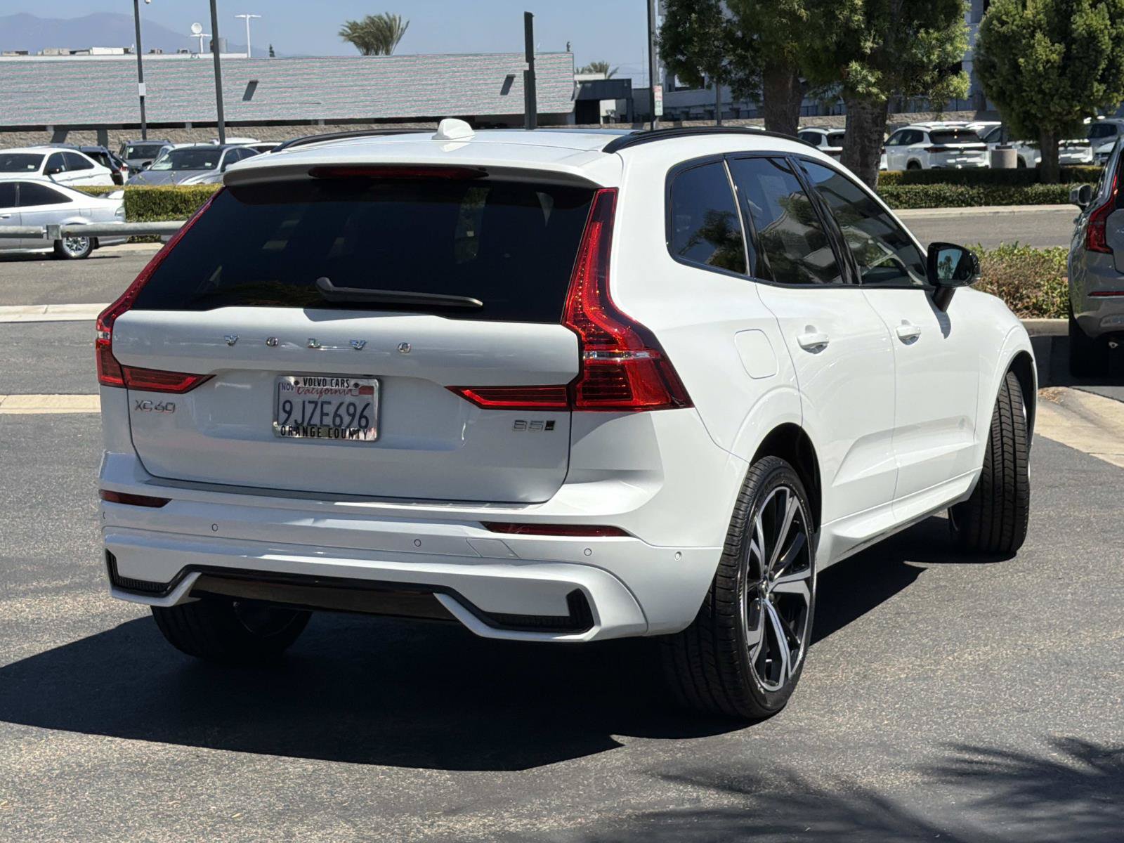 Certified 2024 Volvo XC60 B5 Ultimate w/ Protection Package Premier AWD/4WD image 5