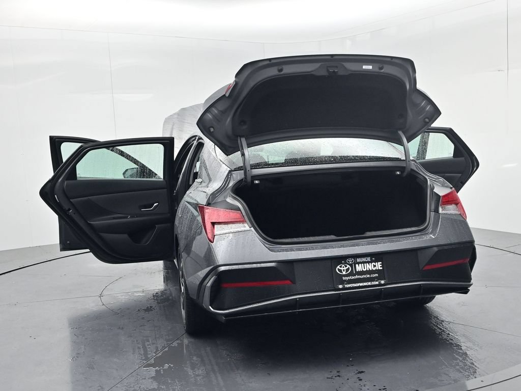 Used 2025 Hyundai Elantra SEL FWD image 58
