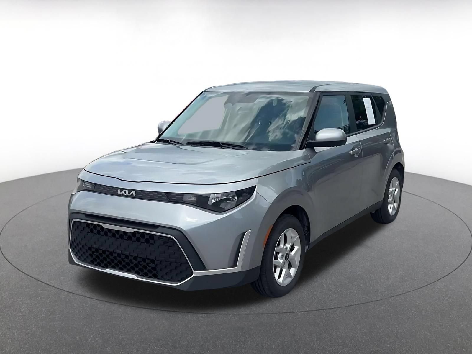 Used 2025 Kia Soul LX w/ LX Technology Package FWD image 6
