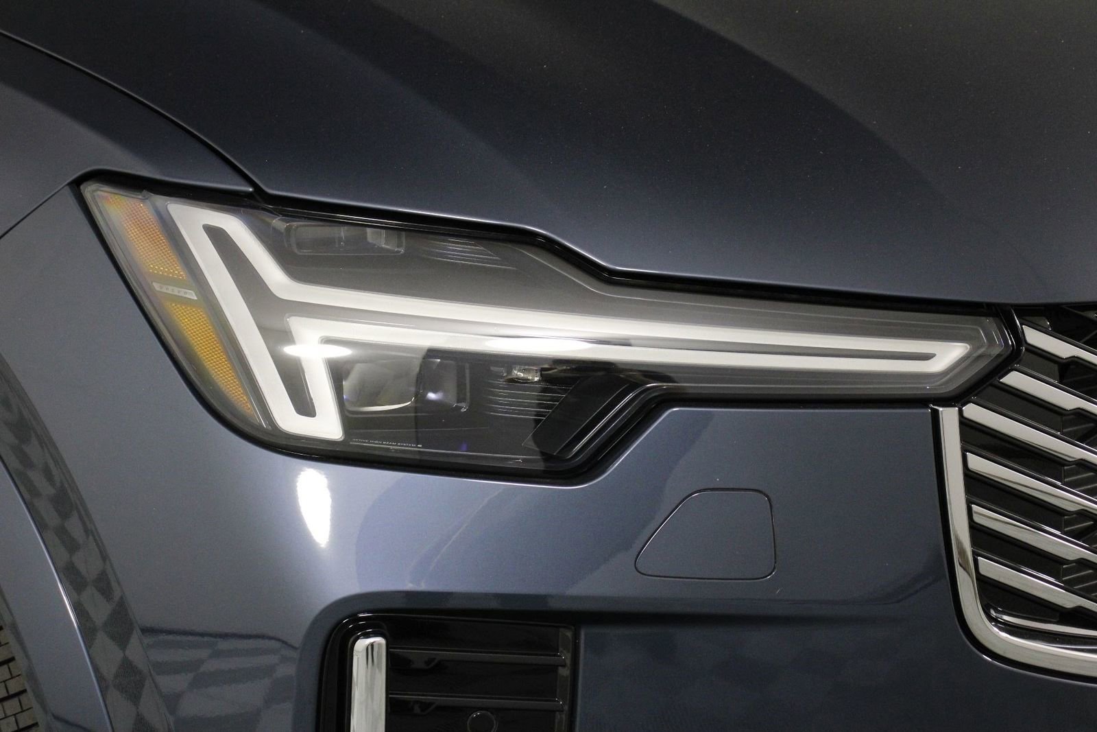 New 2026 Volvo XC90 B6 Plus w/ Protection Package Premier image 14