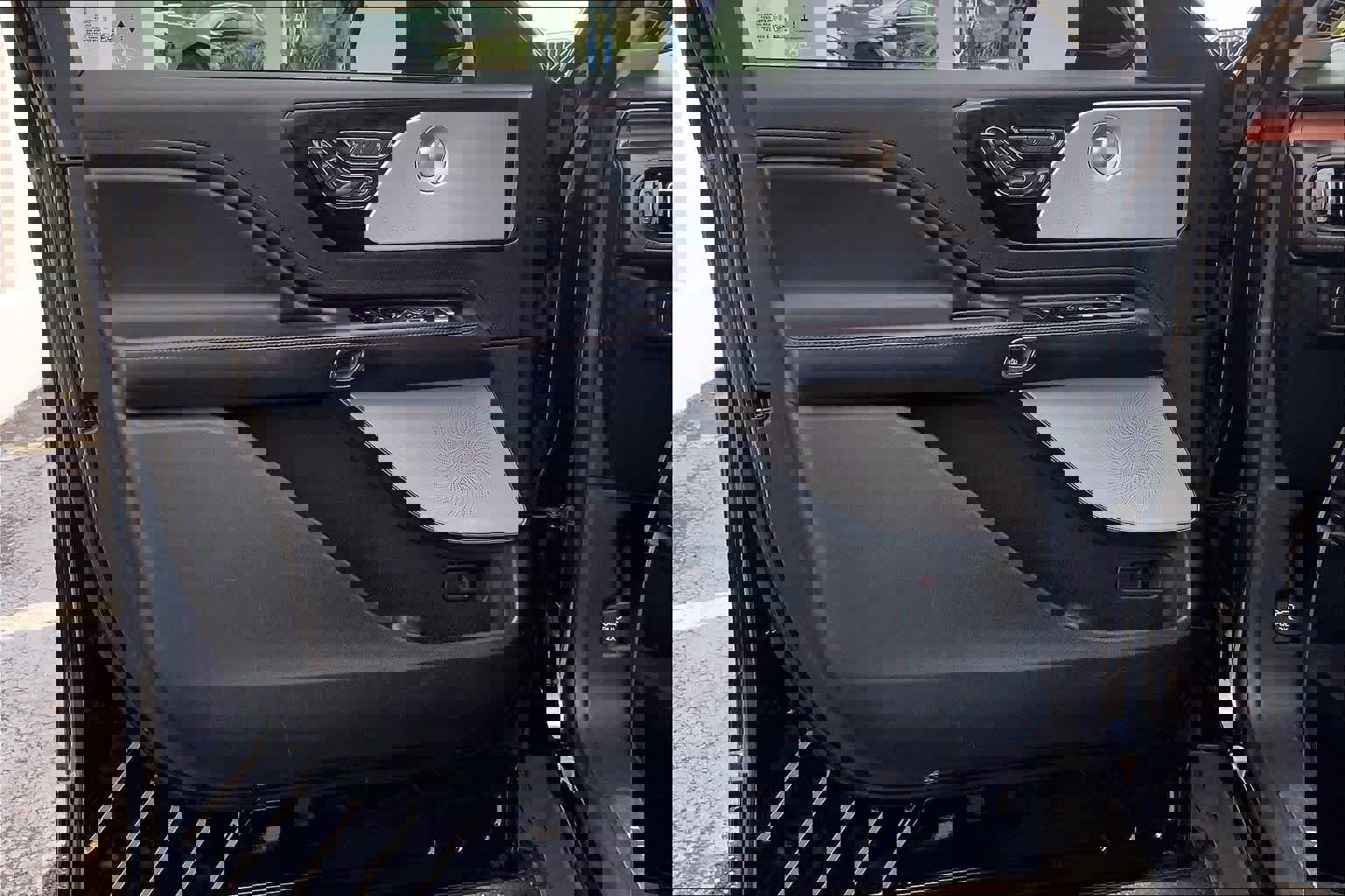 Used 2020 Lincoln Aviator Reserve w/ Equipment Group 202A image 25