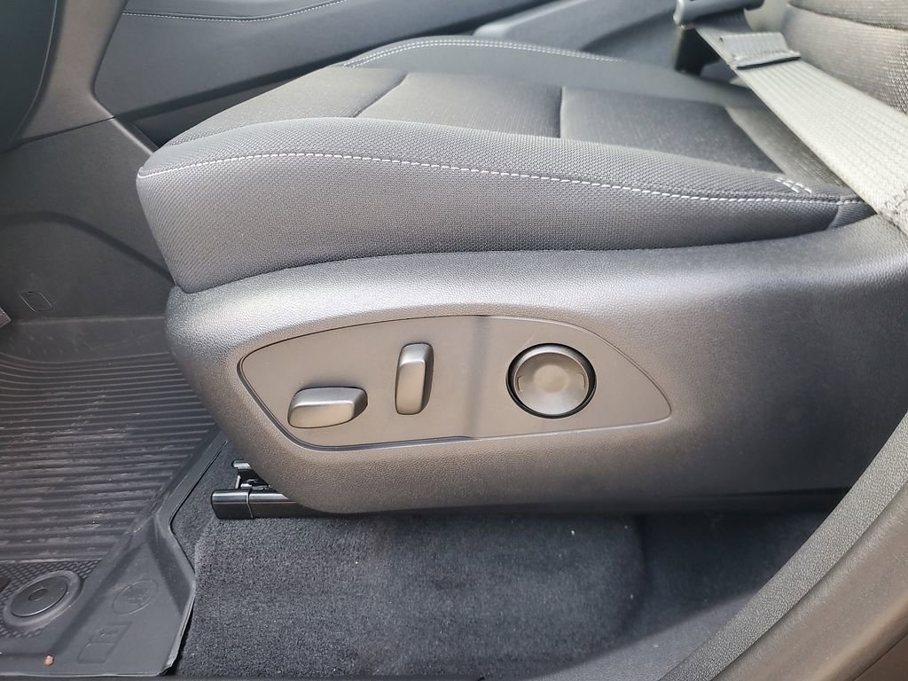 New 2026 Chevrolet Traverse LT w/ Driver Confidence Package image 16