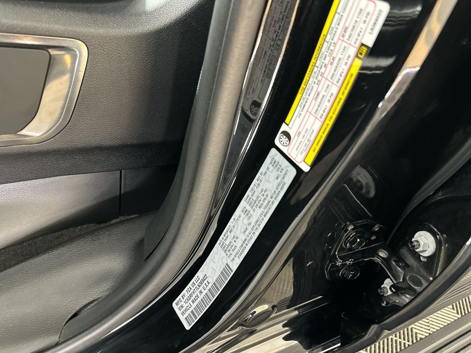 Used 2020 RAM 1500 Limited w/ Black Appearance Package AWD/4WD image 30
