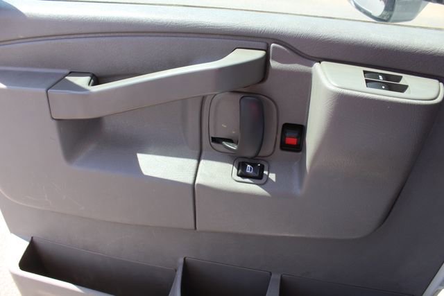 Used 2017 Chevrolet Express 3500 image 24