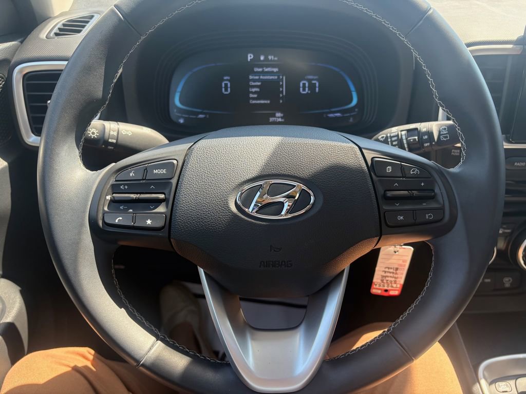 Used 2023 Hyundai Venue SEL w/ Cargo Package FWD image 7