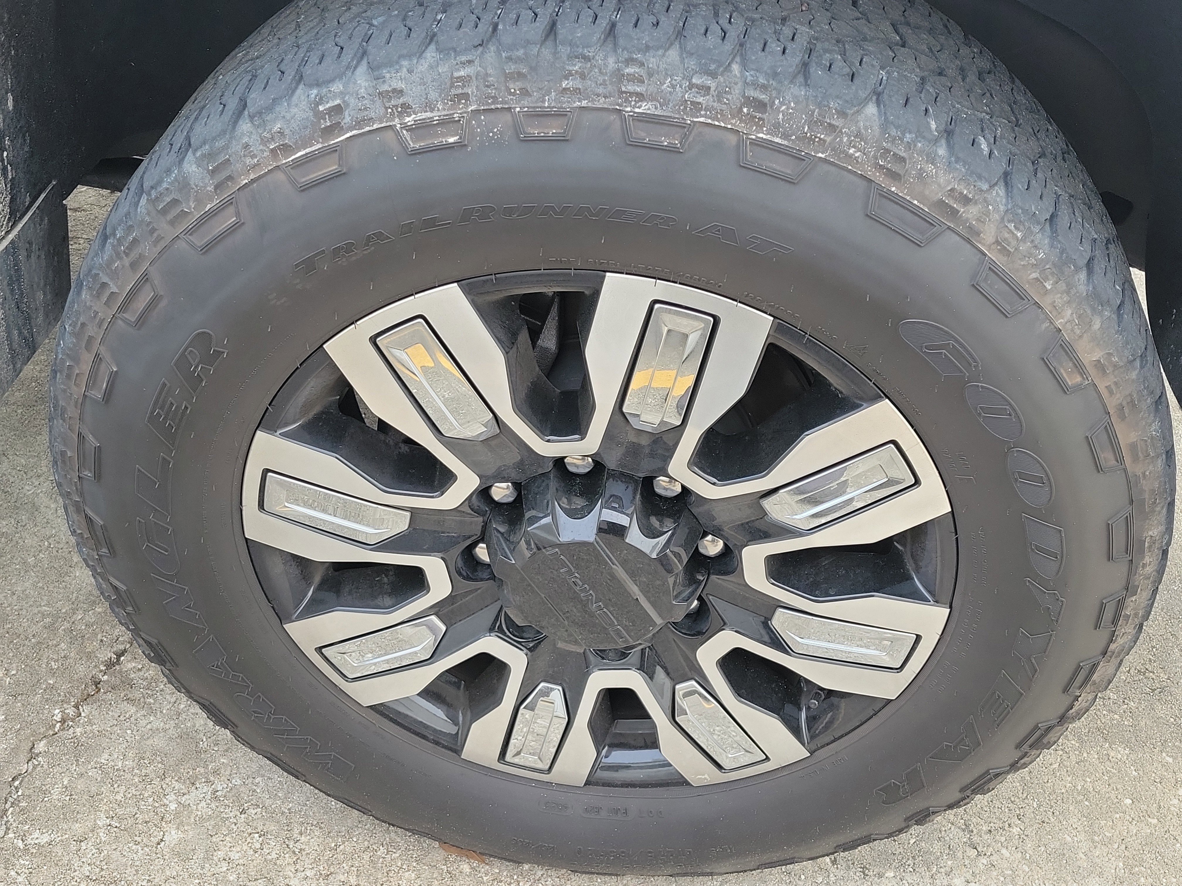 Used 2024 GMC Sierra 2500 Denali w/ Denali Reserve Package AWD/4WD image 7