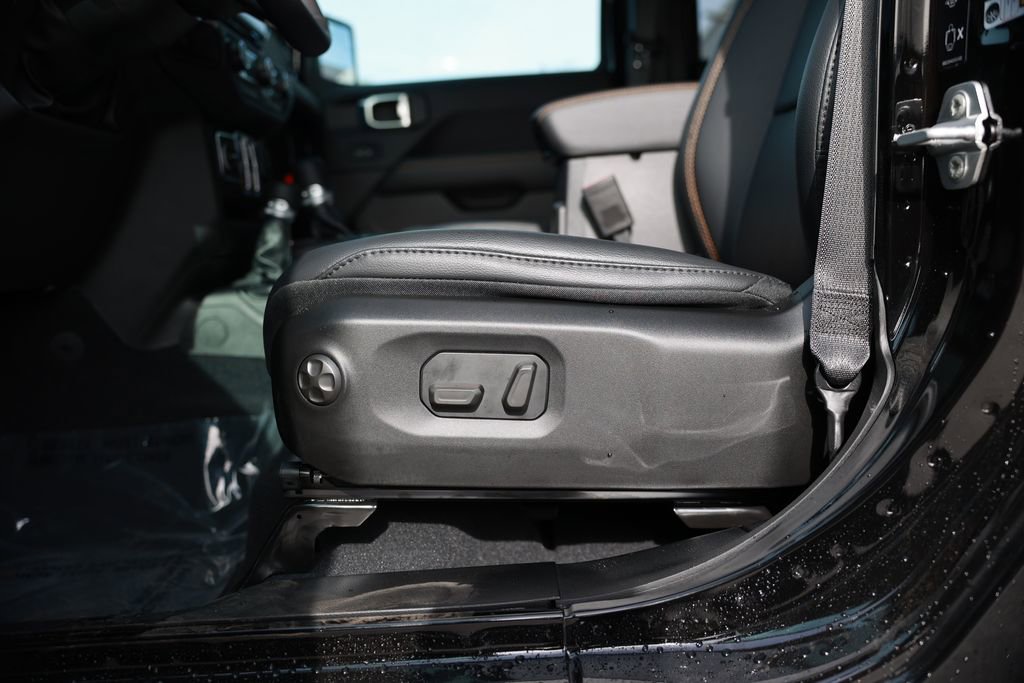 New 2026 Jeep Wrangler Unlimited Sahara AWD/4WD image 17