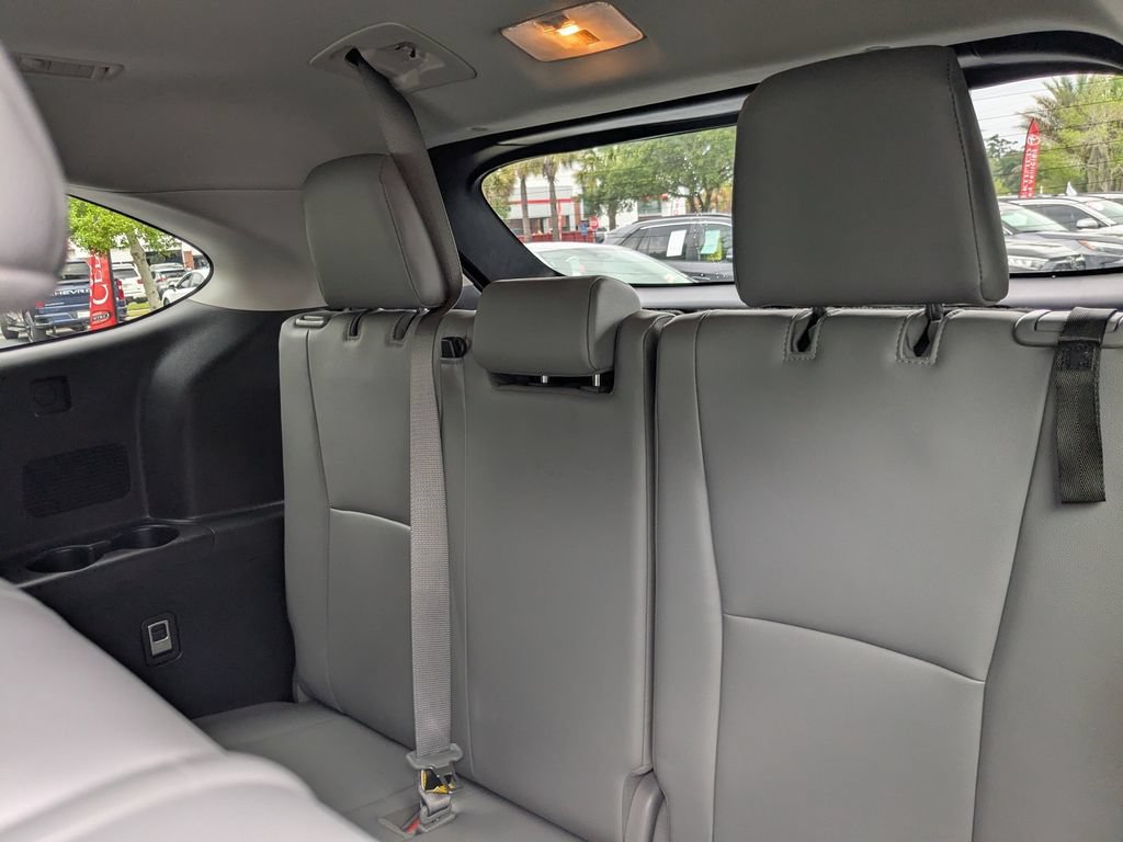 Used 2021 Toyota Highlander XLE AWD/4WD image 14