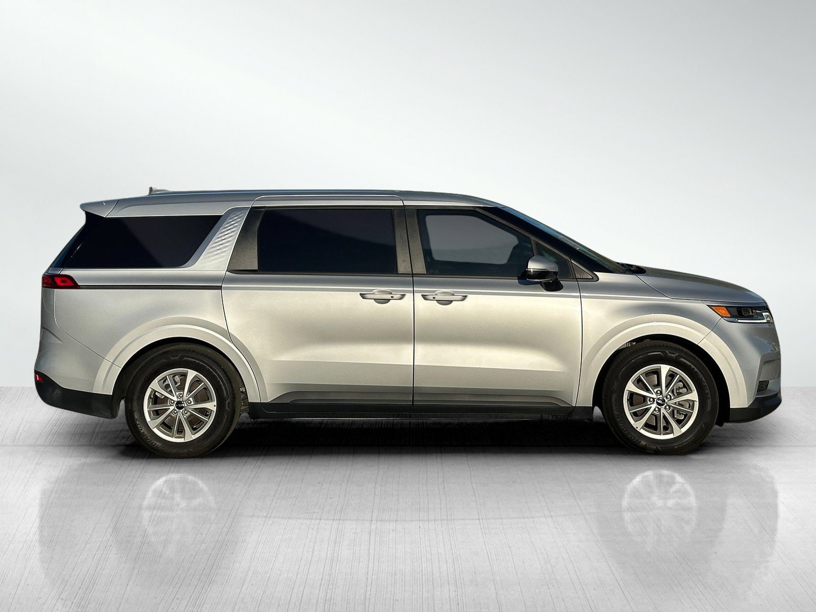 Used 2023 Kia Carnival LX FWD image 8