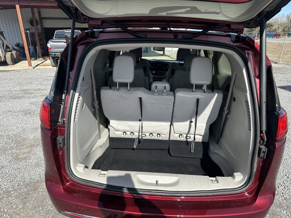 Used 2017 Chrysler Pacifica Touring-L Plus w/ Advanced Safetytec Group FWD image 23