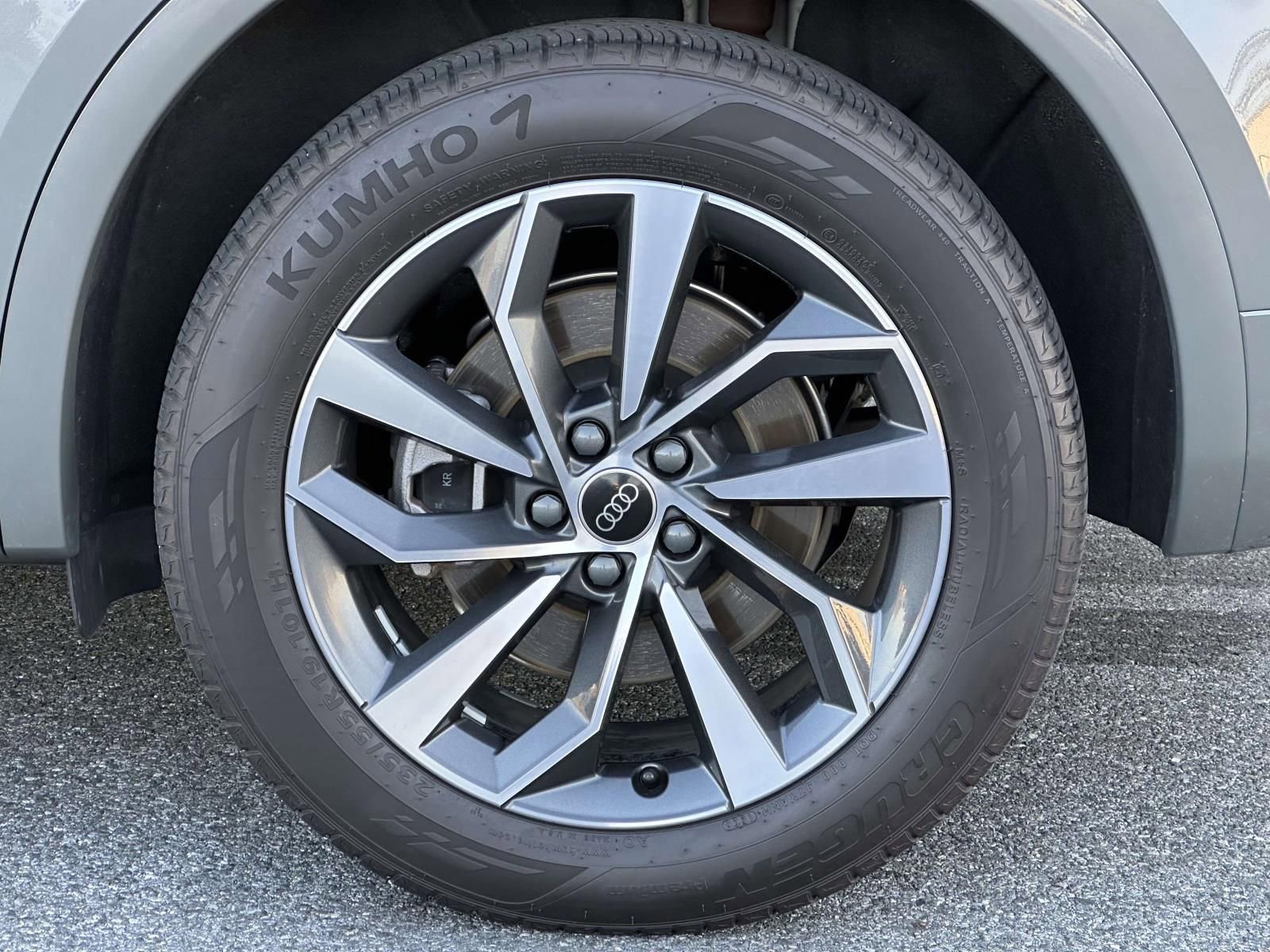 Used 2023 Audi Q5 2.0T Premium w/ Convenience Package image 16