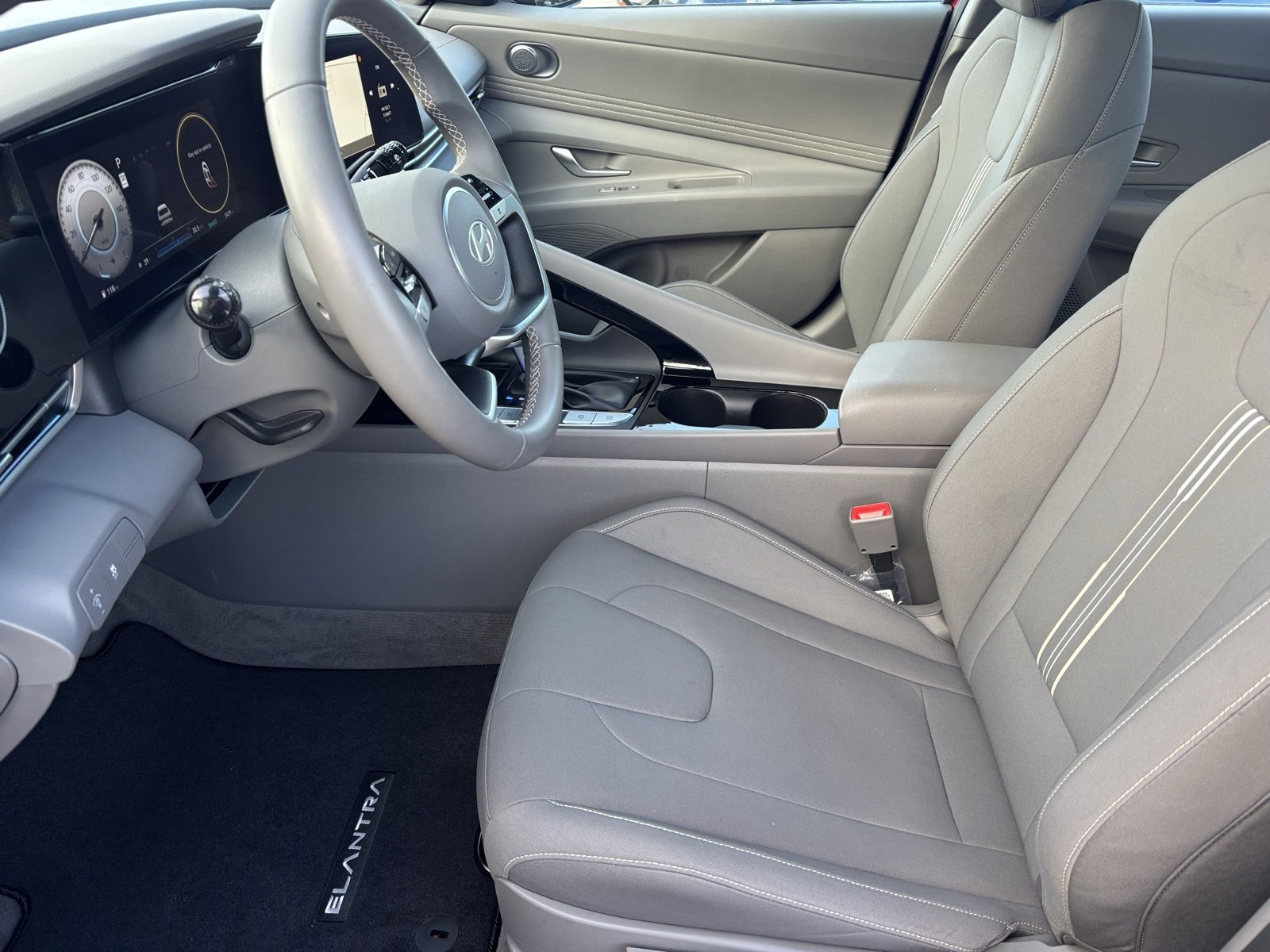Used 2025 Hyundai Elantra SEL image 13
