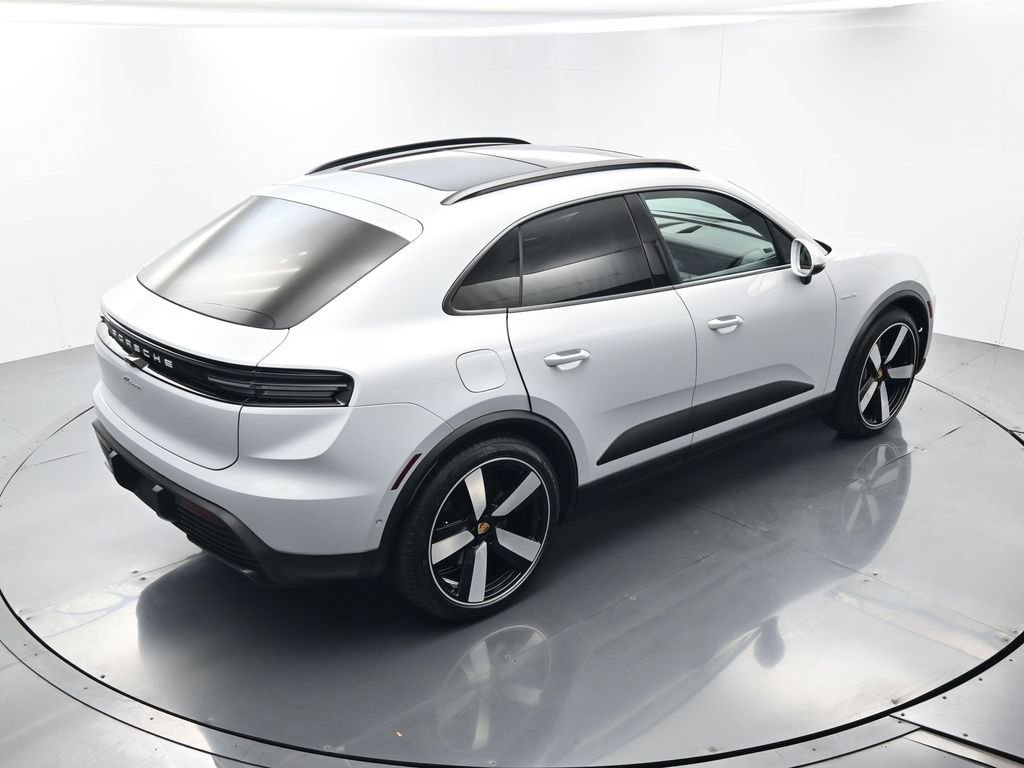 Certified 2025 Porsche Macan Electric image 40