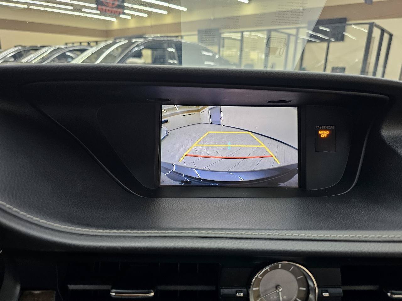 Used 2015 Lexus ES 350 w/ Luxury Package FWD image 32