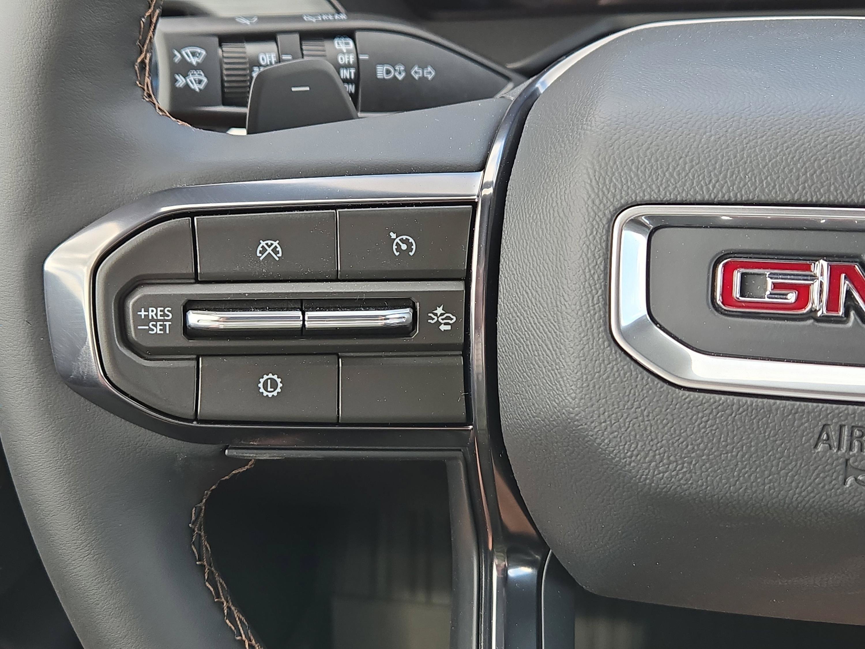 New 2026 GMC Acadia AT4 w/ LPO, Floor Liner Package AWD/4WD image 24