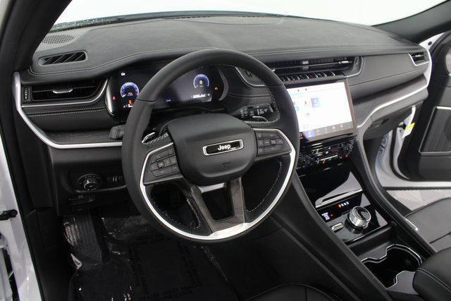 New 2025 Jeep Grand Cherokee L Limited w/ Black Appearance Package image 9