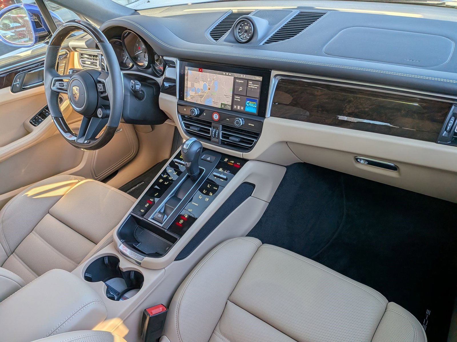 Certified 2025 Porsche Macan GTS image 25