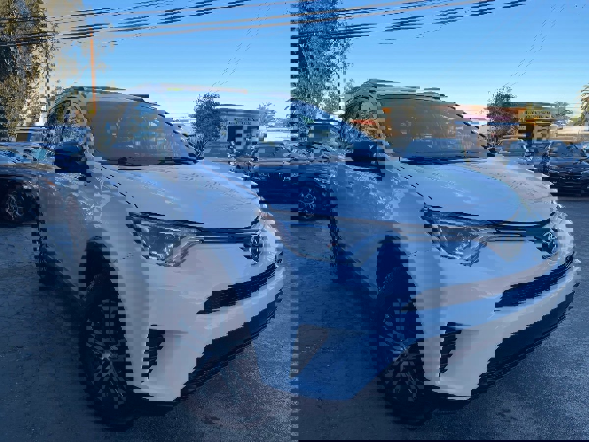 Used 2016 Toyota RAV4 LE image 3