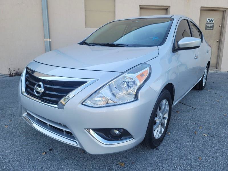 Used 2018 Nissan Versa SV w/ SV Special Edition Package FWD image 2