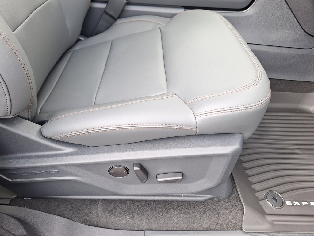 New 2025 Ford Expedition Active image 18