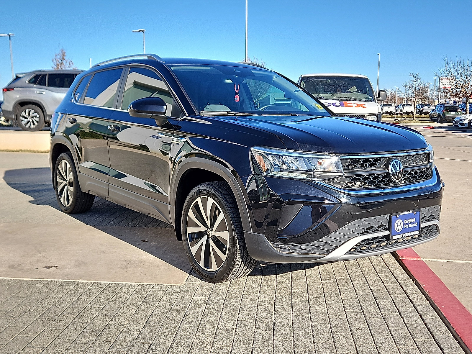 Certified 2023 Volkswagen Taos SE image 4