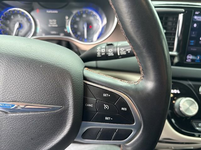 Used 2018 Chrysler Pacifica Touring-L Plus w/ Tire & Wheel Group FWD image 11
