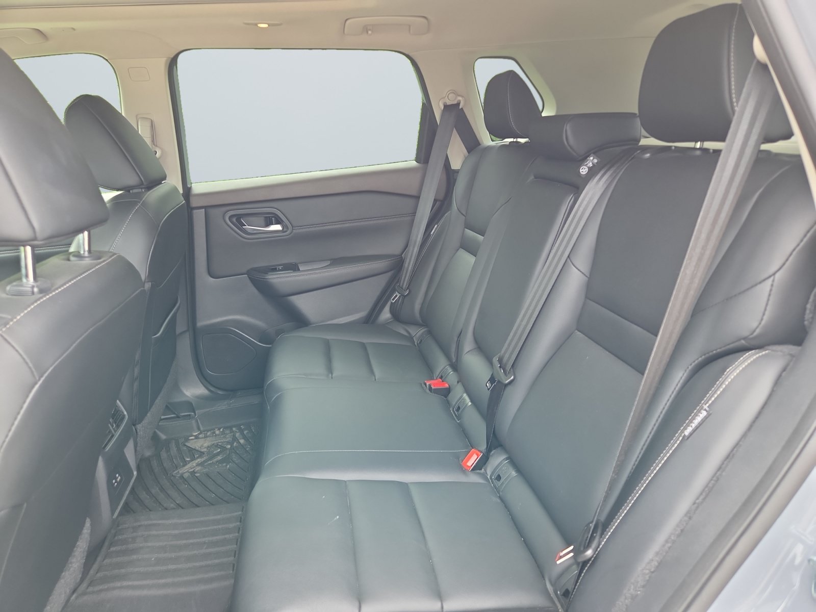 Used 2023 Nissan Rogue SL AWD/4WD image 14